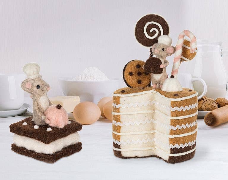 Large Layer Cake with Mouse