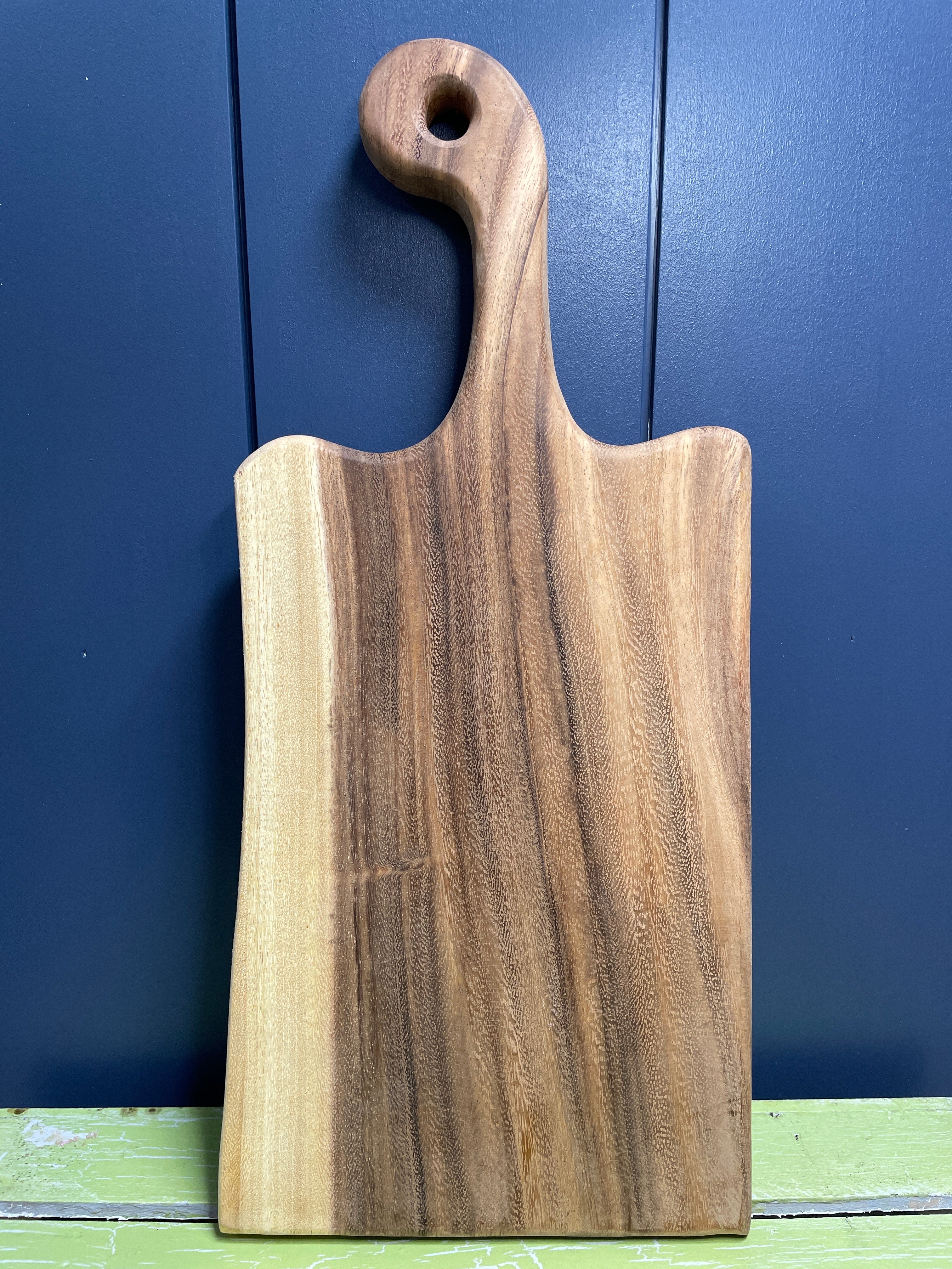 Medium Live-Edge Handled Charcuterie Board