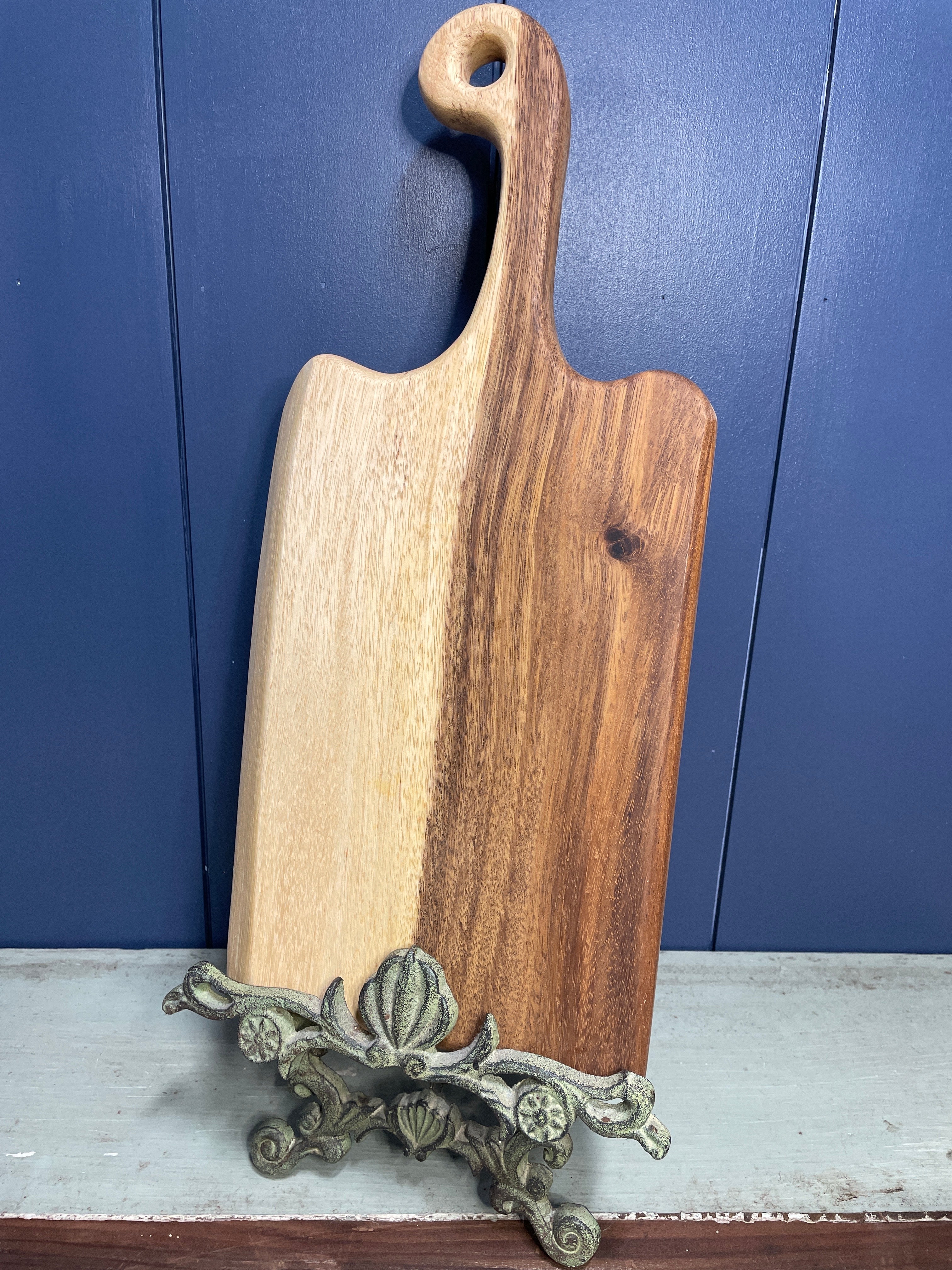 Medium Live-Edge Handled Charcuterie Board