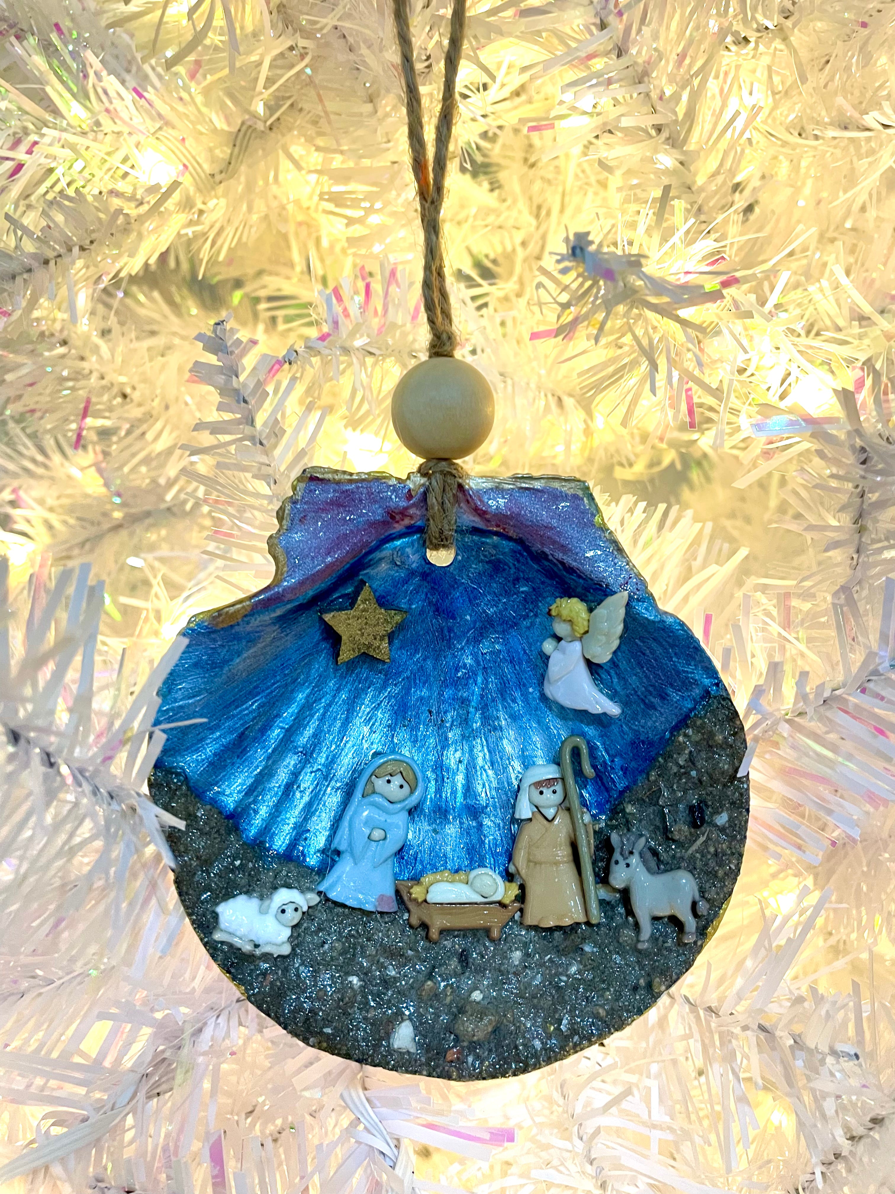 Nativity in Scallop Shell Ornament