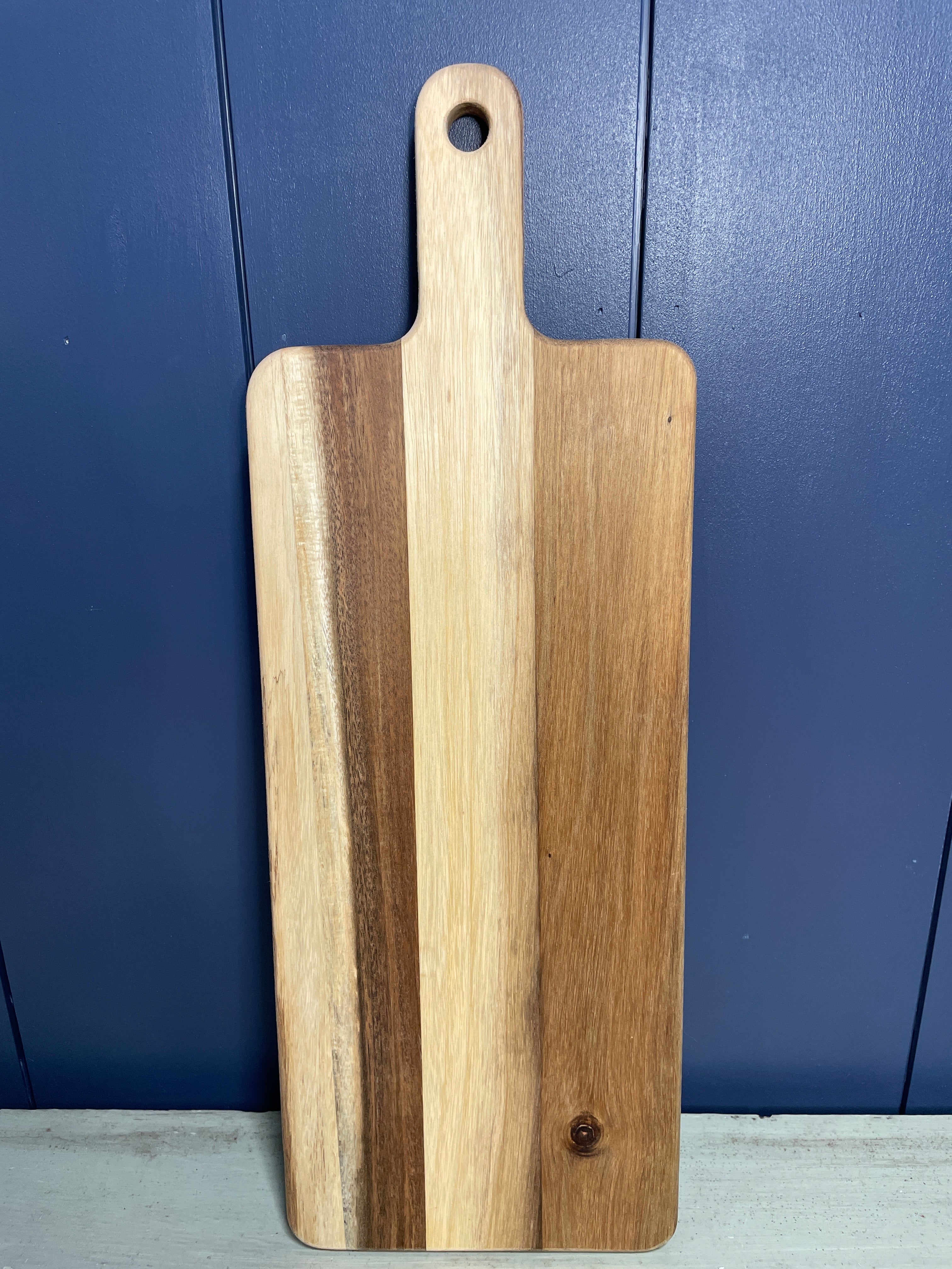 Medium Acacia Wood Cutting Board