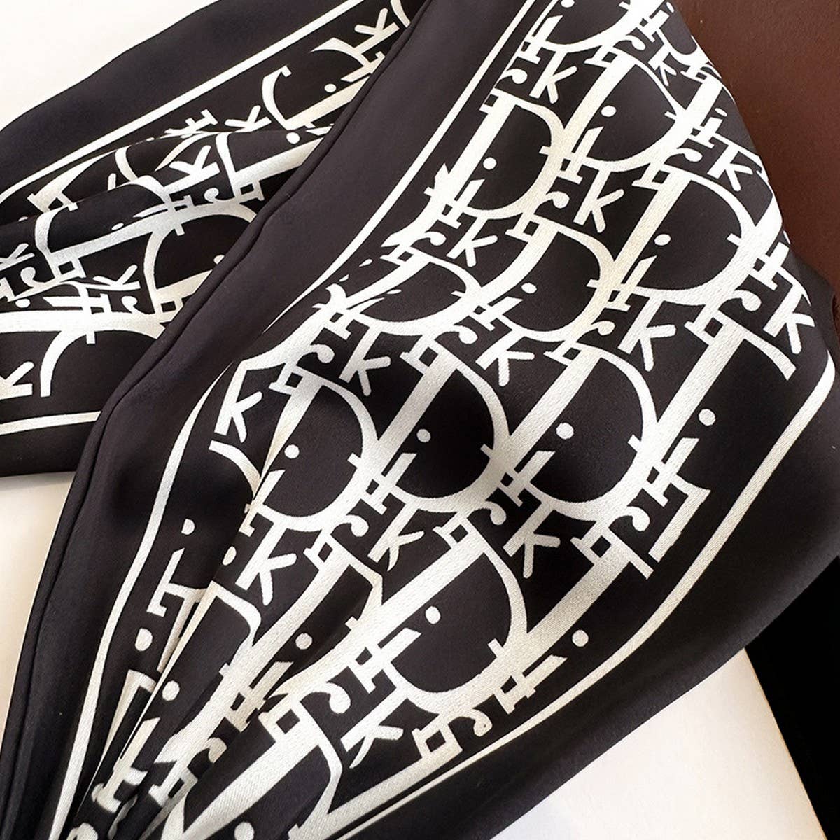 Pearl Magnetic Skinny Silk Neck Scarf_CWASC03931