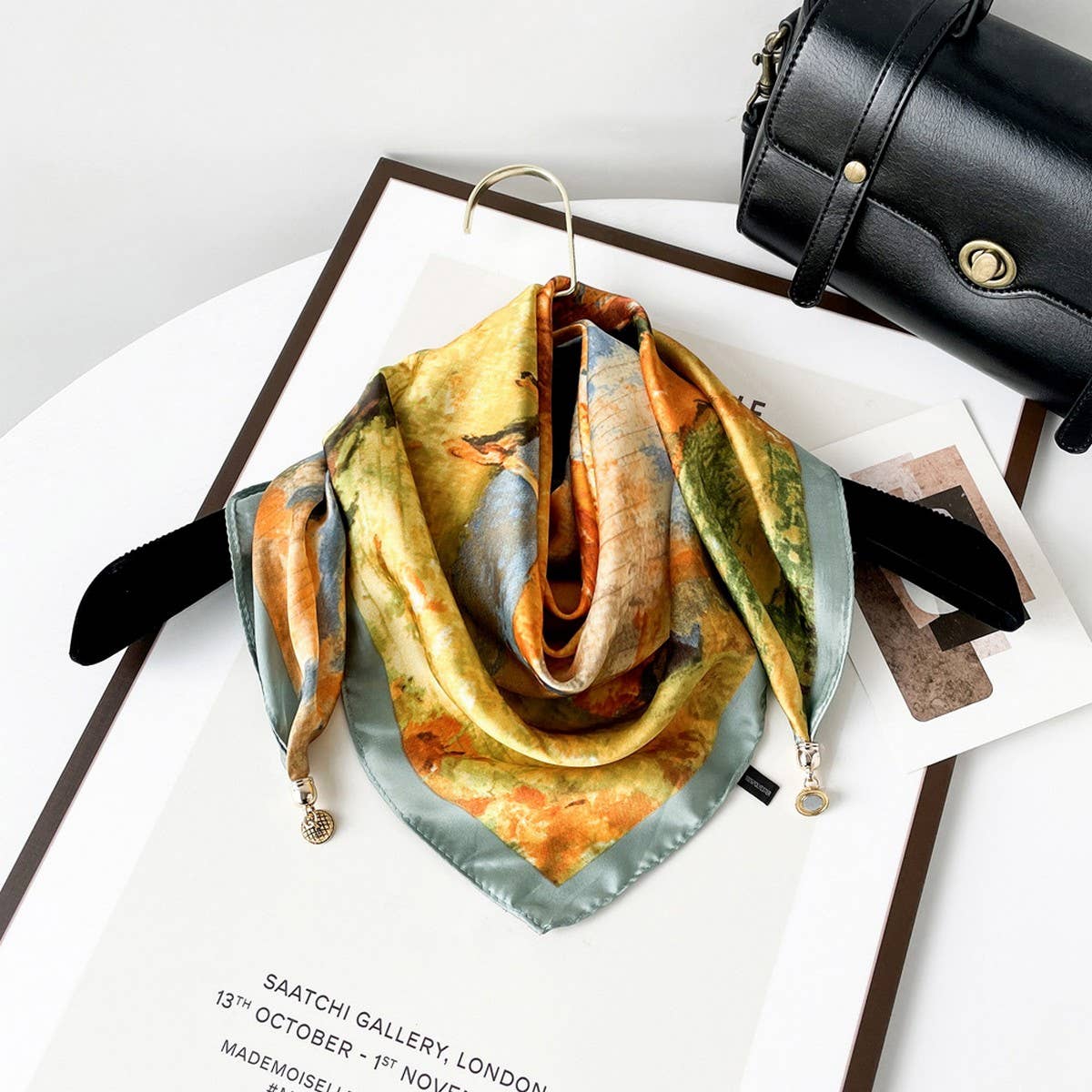 Magnetic Print Triangle Scarf for  Spring Style_CWASC02917