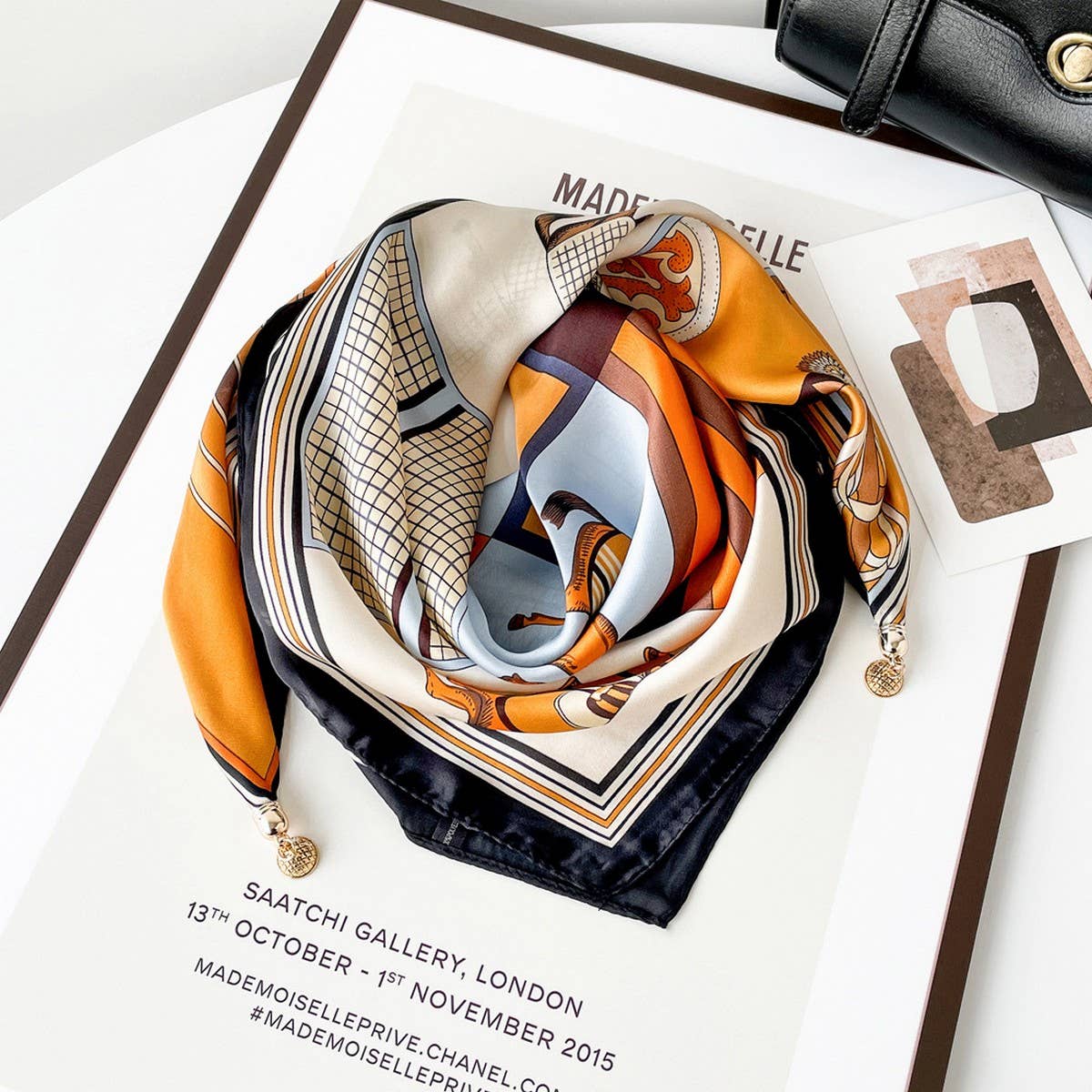 Magnetic Print Triangle Scarf for  Spring Style_CWASC02917