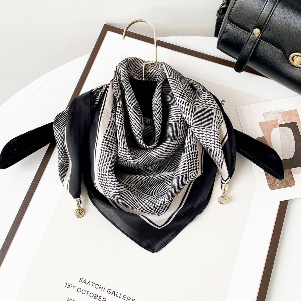 Magnetic Print Triangle Scarf for  Spring Style_CWASC02917