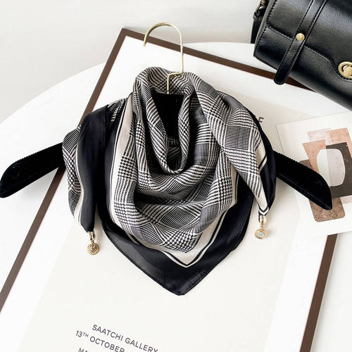 Magnetic Print Triangle Scarf for  Spring Style_CWASC02917