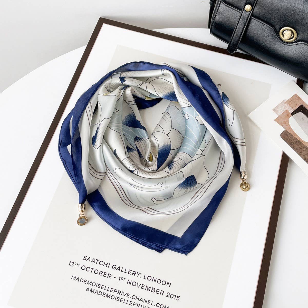 Magnetic Print Triangle Scarf for  Spring Style_CWASC02917