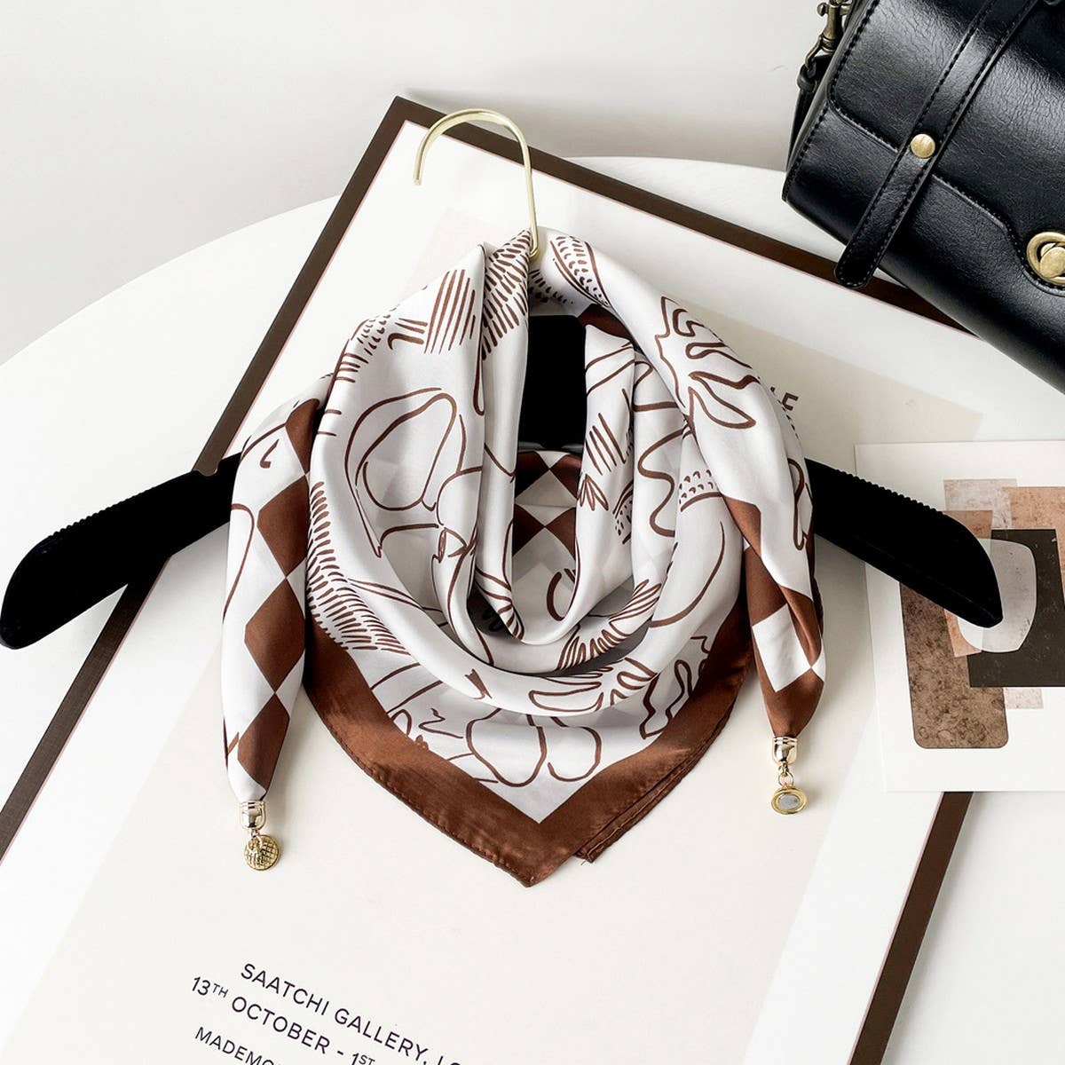 Magnetic Print Triangle Scarf for  Spring Style_CWASC02917