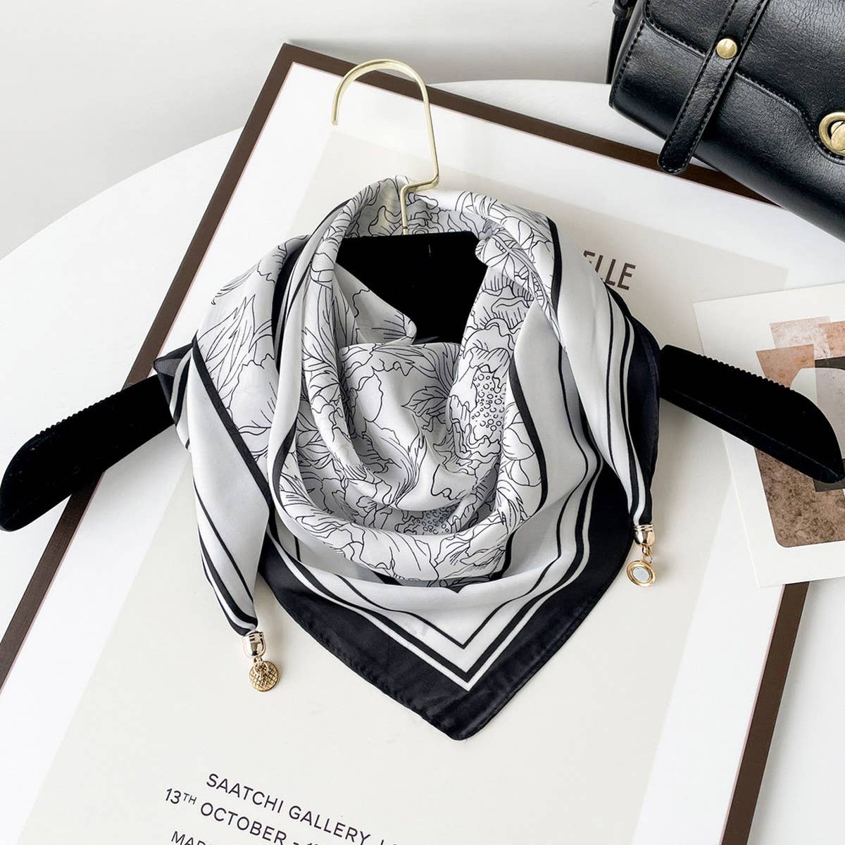 Magnetic Print Triangle Scarf for  Spring Style_CWASC02917