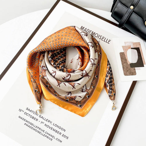 Magnetic Print Triangle Scarf for  Spring Style_CWASC02917