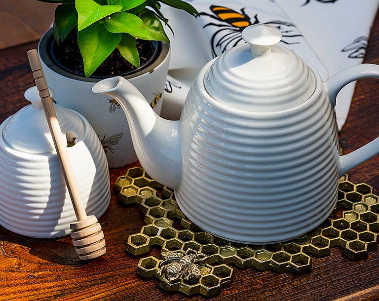 Honeycomb Trivet with Bee-8.5"L-4293