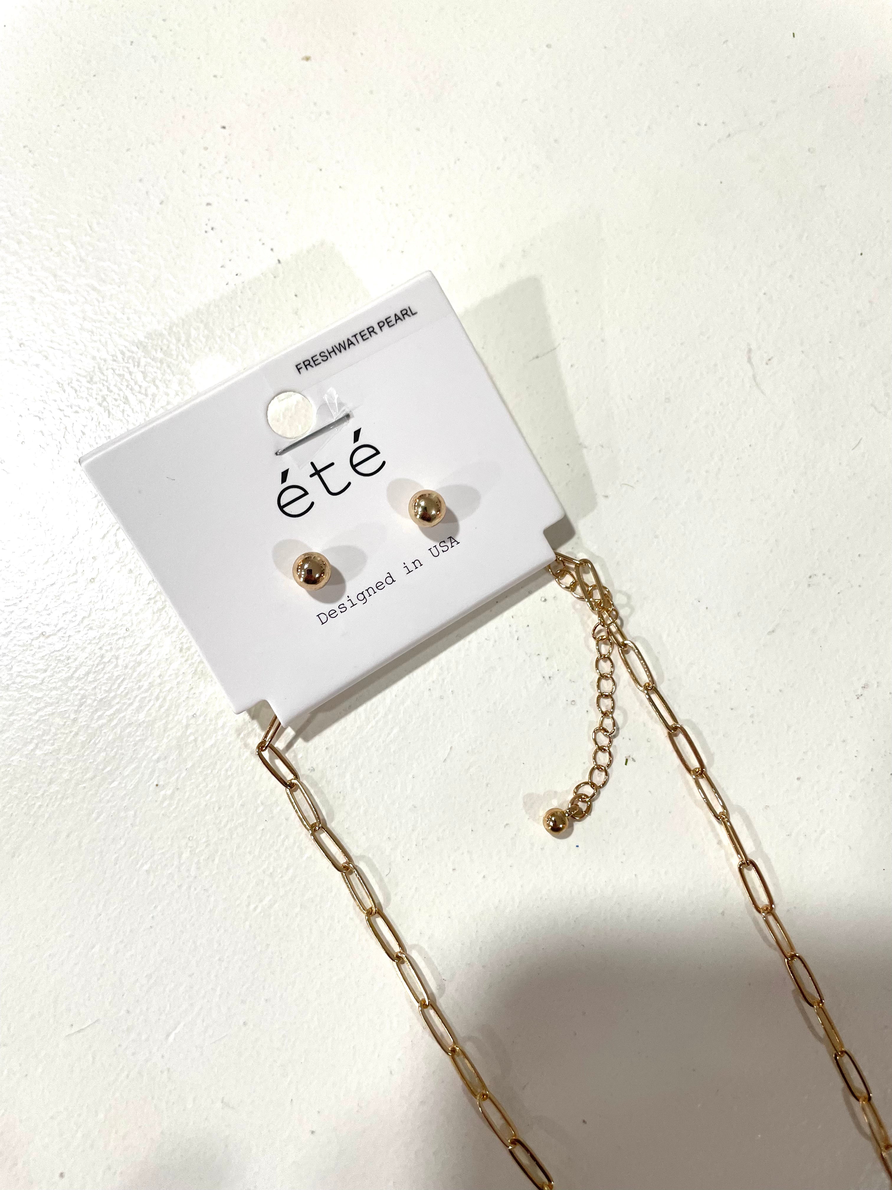 Gold Oyster Shell Necklace Set