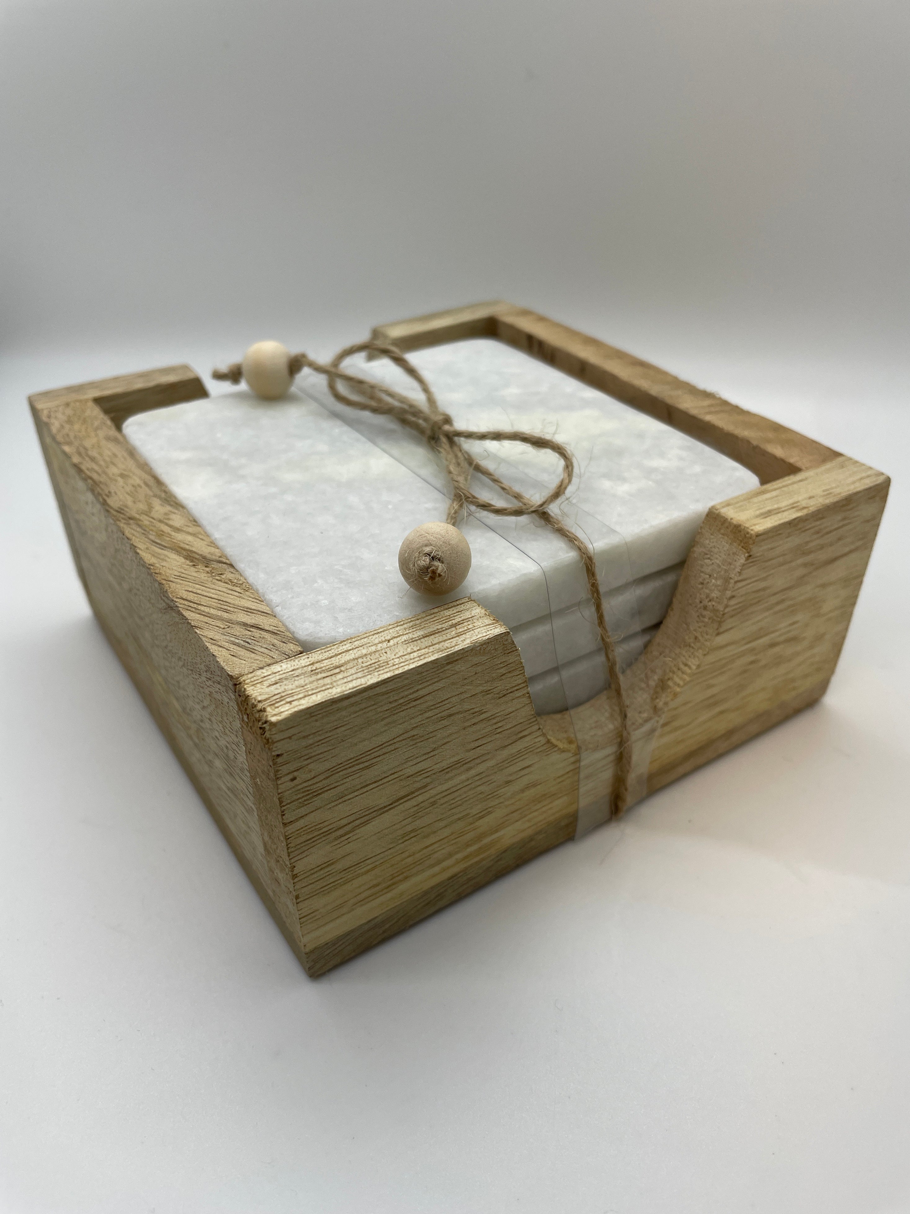 Set of 4 Marble Coasters in Light Wood Holder