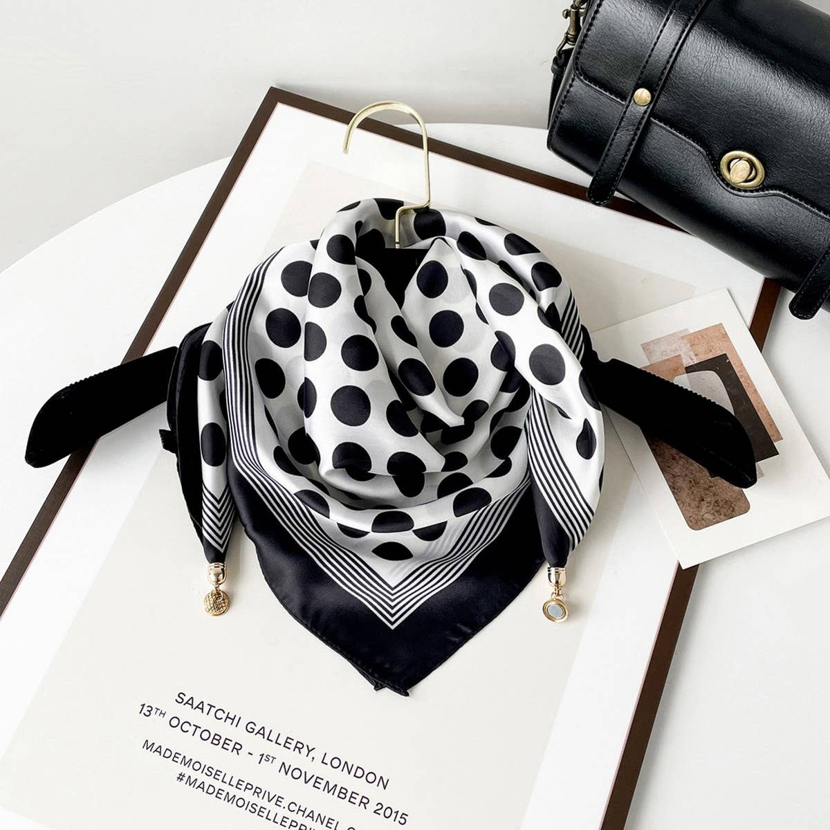 Magnetic Print Triangle Scarf for  Spring Style_CWASC02917