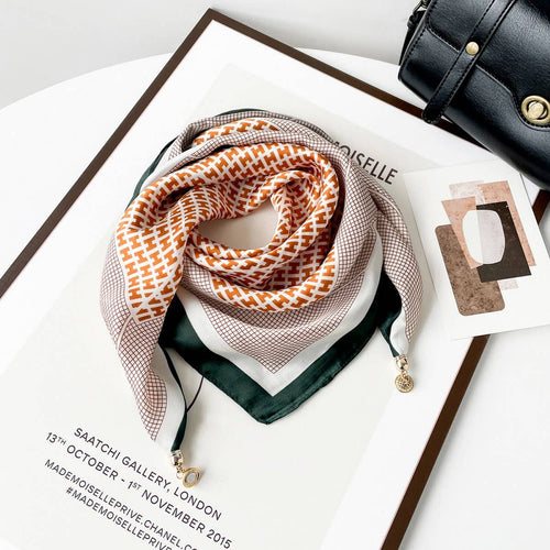 Magnetic Print Triangle Scarf for  Spring Style_CWASC02917