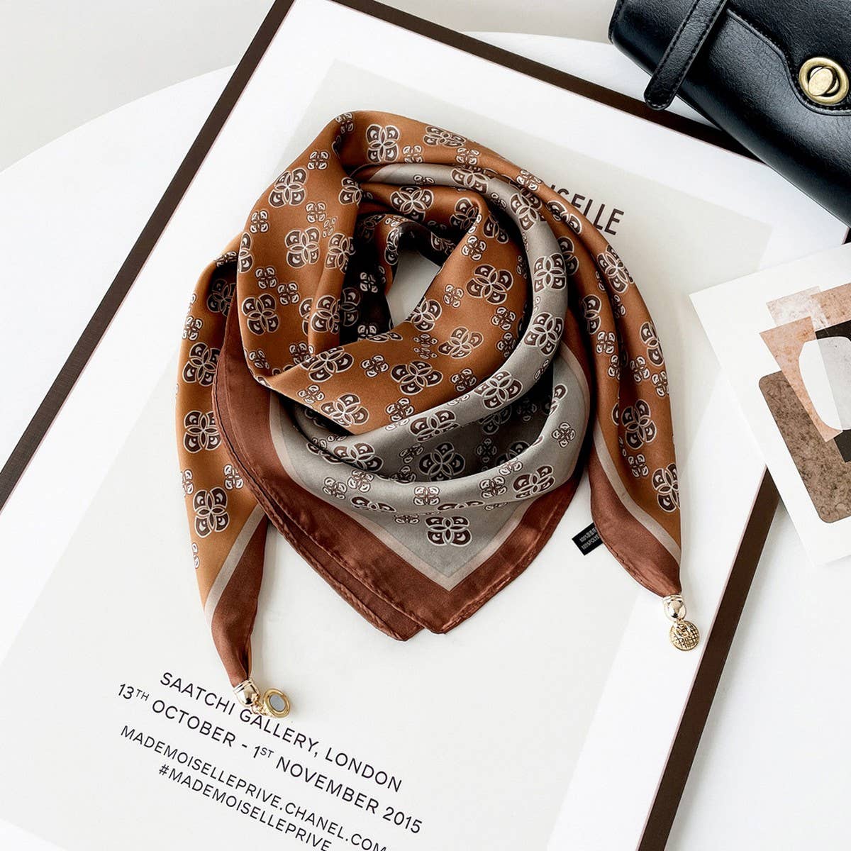 Magnetic Print Triangle Scarf for  Spring Style_CWASC02917