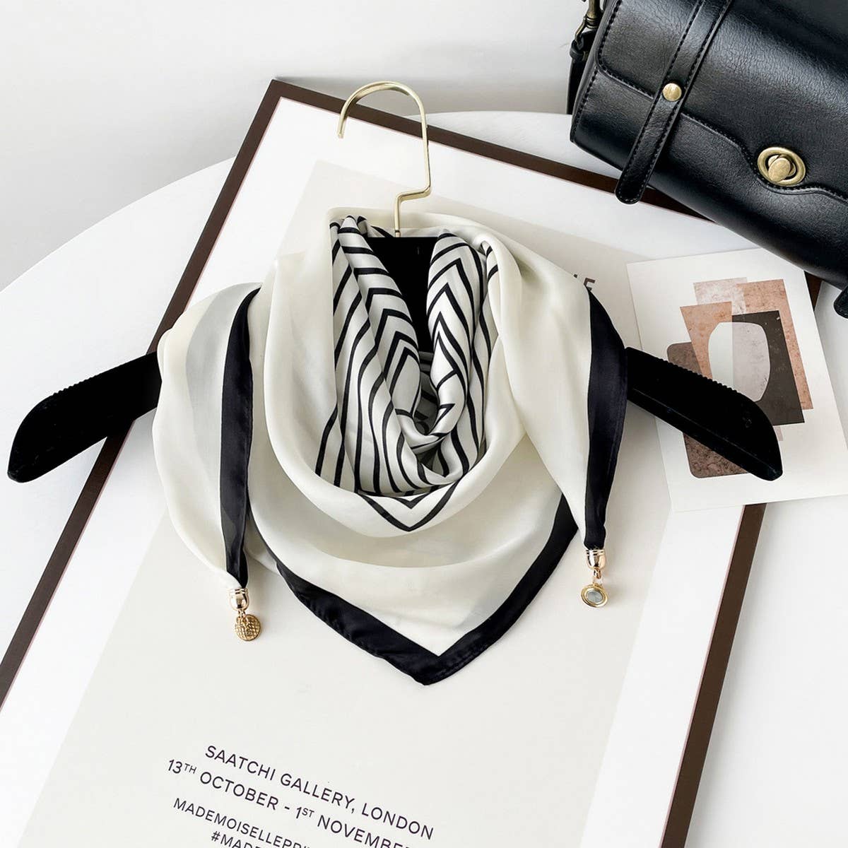 Magnetic Print Triangle Scarf for  Spring Style_CWASC02917