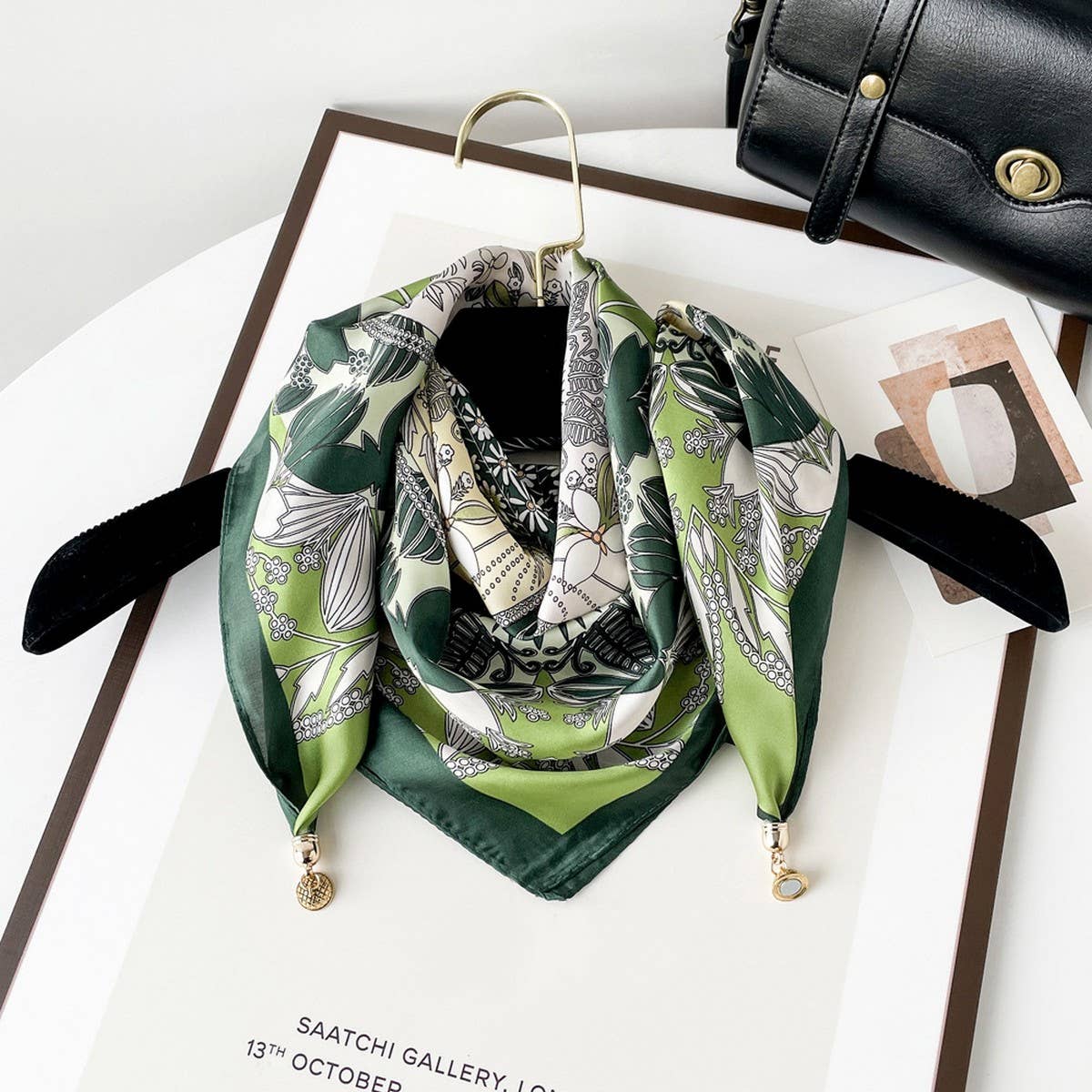 Magnetic Print Triangle Scarf for  Spring Style_CWASC02917
