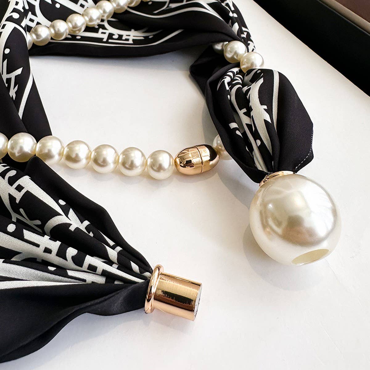 Pearl Magnetic Skinny Silk Neck Scarf_CWASC03931